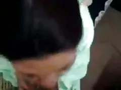 Randi asiatische Tante saugt und fickt