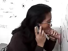 Gloryhole in Toilette für asiatische chick