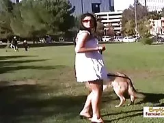 Indien-Sommer gibt Straße Kopf und ruft fuckced